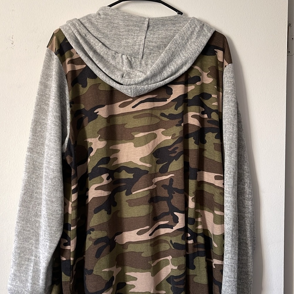 Camo button up hooded shirt - Picture 4 of 6